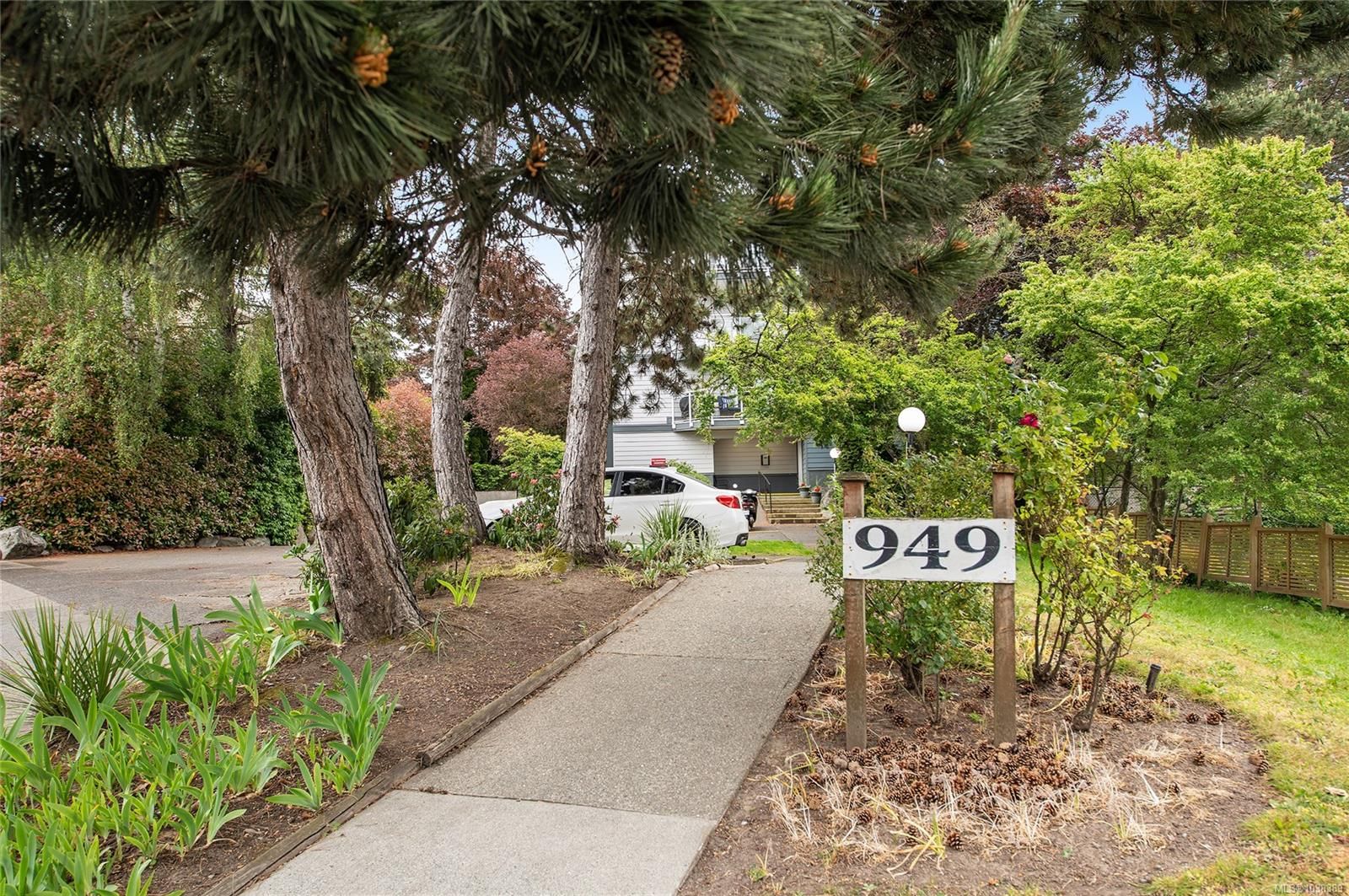 #208 949 Cloverdale Ave