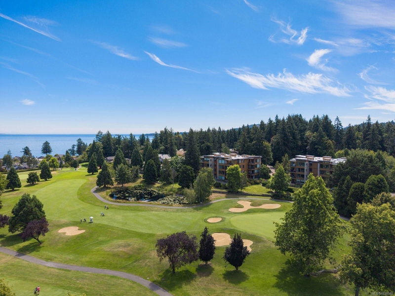 5327 Cordova Bay Rd ##304, Saanich, British Columbia