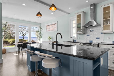 10117 West Saanich Rd, North Saanich