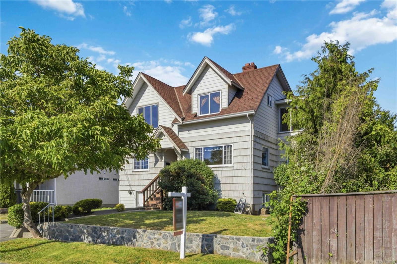 4139 Carey Rd, Saanich, British Columbia