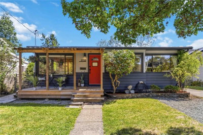 1735 Newton St, Victoria