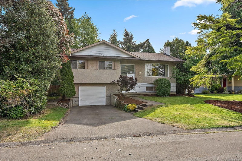 3955 Emerald Pl, Saanich, British Columbia