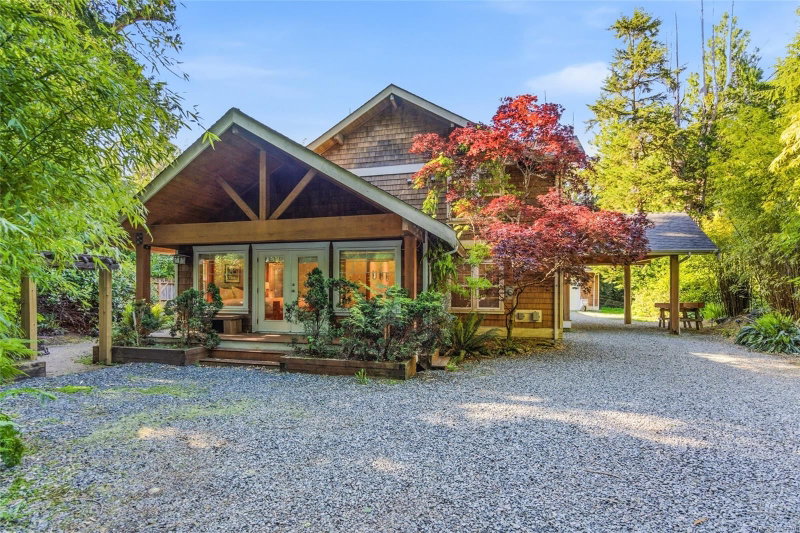 1177 Lynn Rd, Tofino, British Columbia