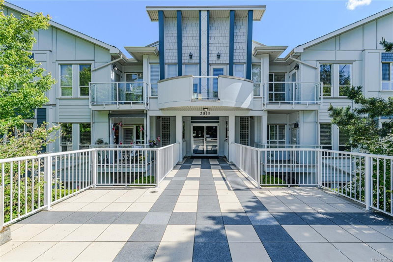 3915 Carey Rd ##205, Saanich, British Columbia