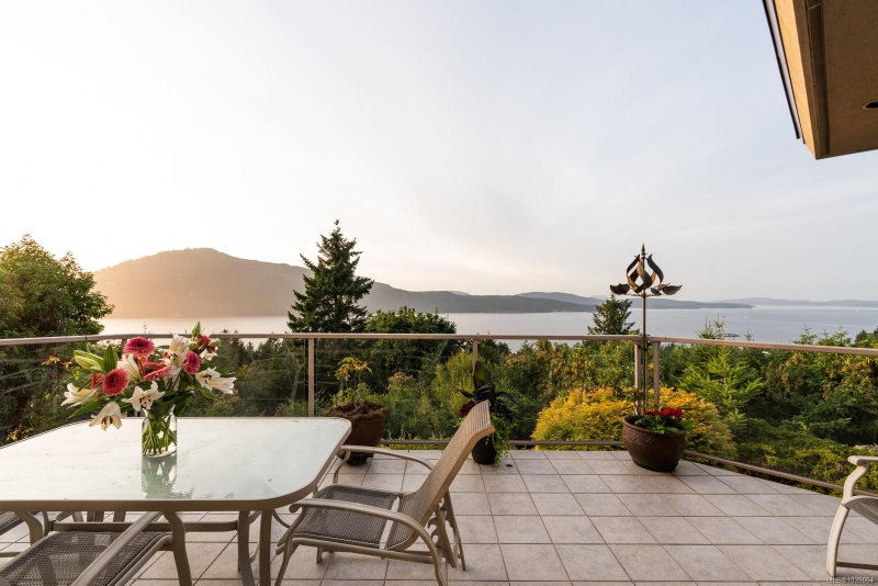 11406 Sycamore Dr, North Saanich, British Columbia