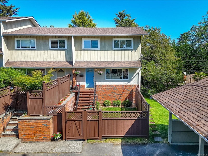 1022 Falmouth Rd, Saanich, British Columbia