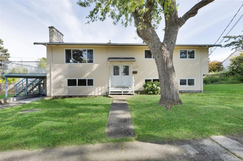 1575 Burton Ave, Victoria, British Columbia