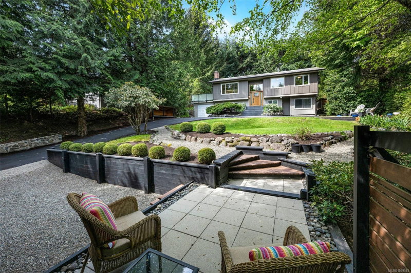 5222 Beckton Rd, Saanich, British Columbia