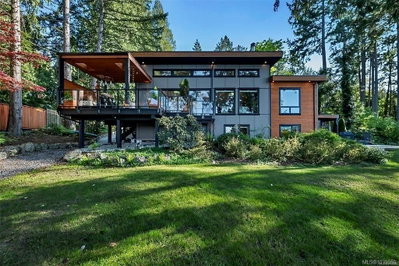 2250 Dolphin Rd, North Saanich