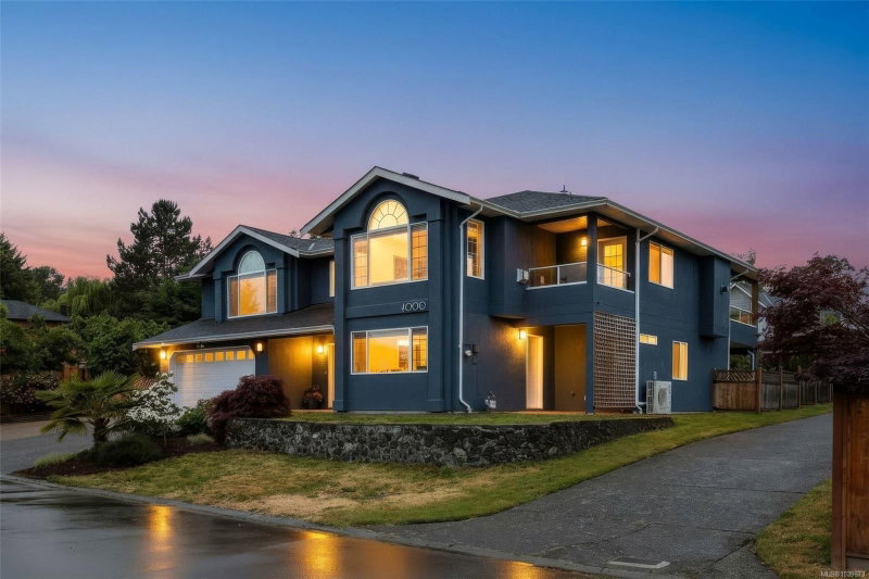 4000 Santa Rosa Pl, Saanich, British Columbia