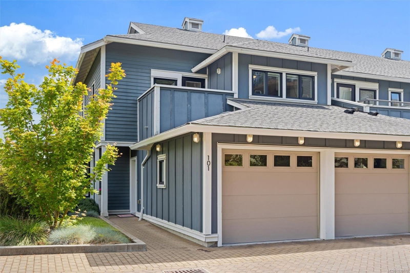 3916 Carey Rd ##101, Saanich, British Columbia