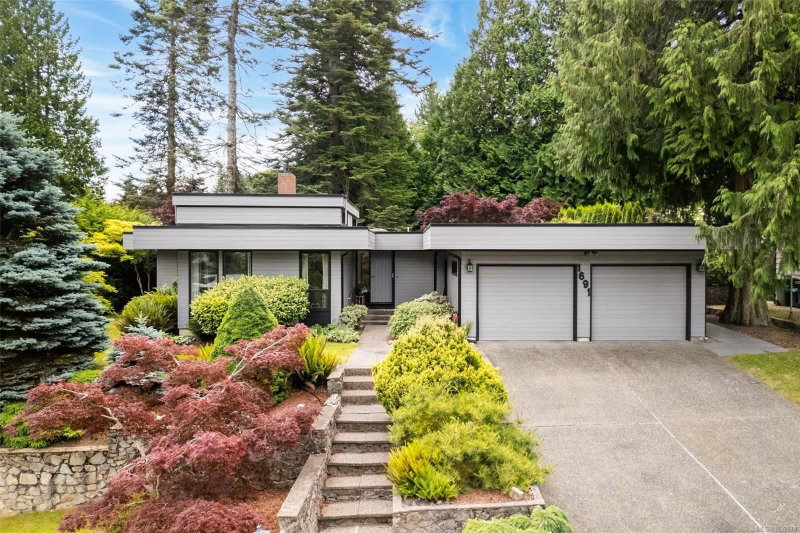 1691 Cresswell Dr, North Saanich, British Columbia