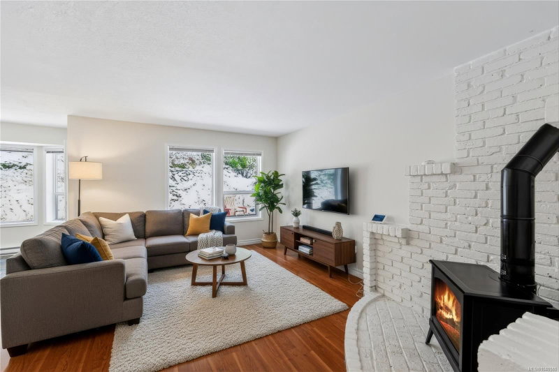 1018 Benvenuto Ave, Central Saanich, British Columbia