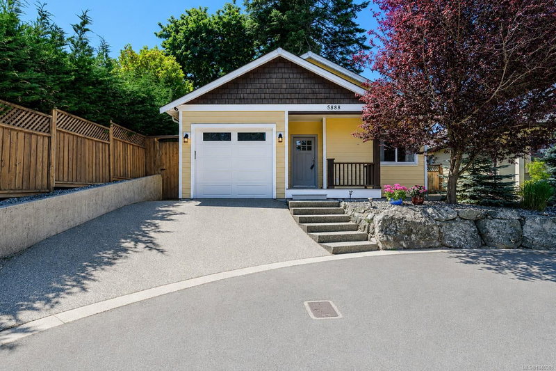 5888 Stonehaven Dr, Duncan, British Columbia