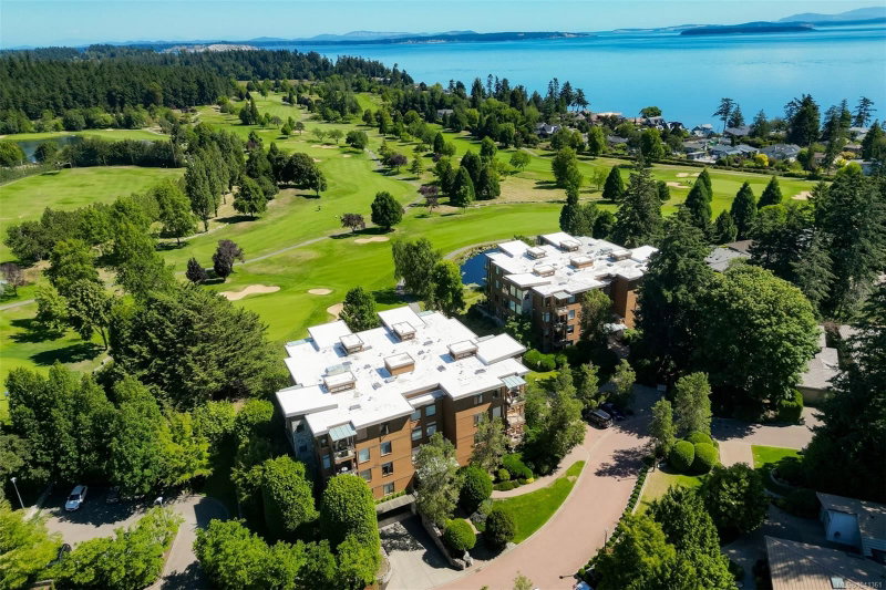 5329 Cordova Bay Rd ##408, Saanich, British Columbia