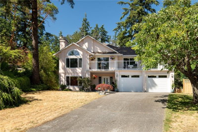 222 Ashley Pl, Langford