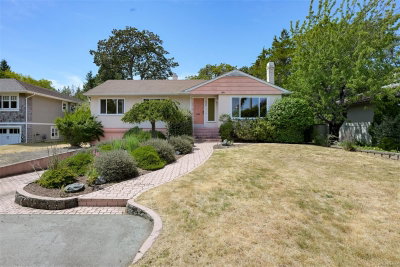 930 Runnymede Pl, Oak Bay
