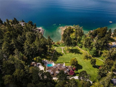 605 Senanus Dr, Central Saanich