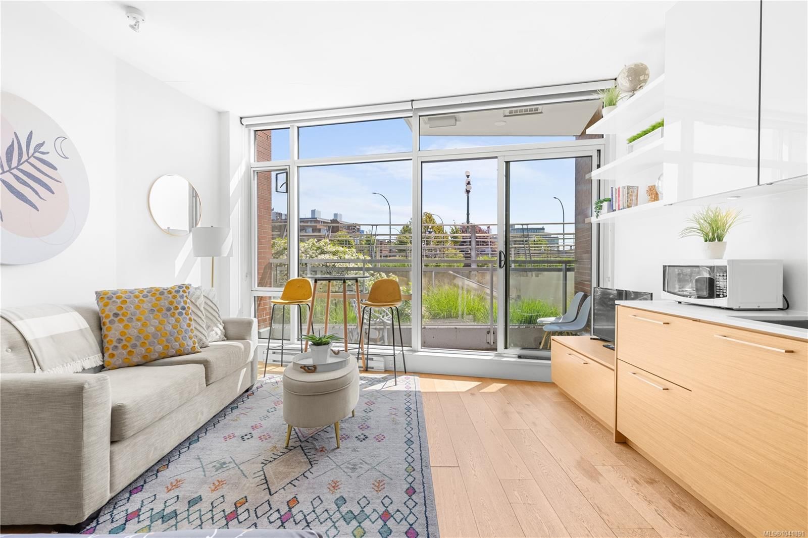#M09 – 456 Pandora Ave, Victoria