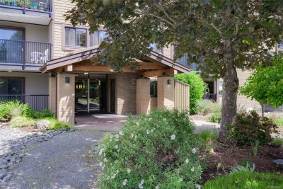 #320 – 1870 McKenzie Ave, Saanich