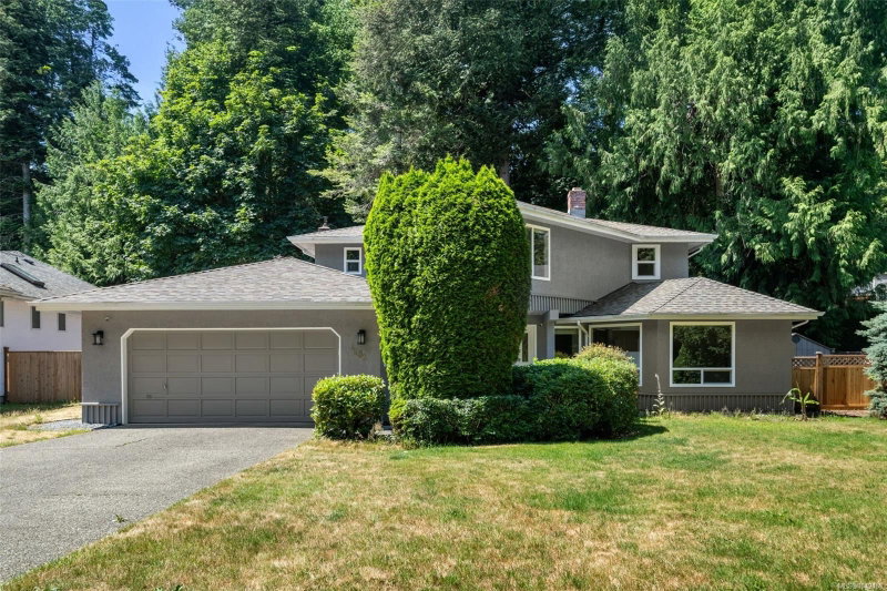 4682 Lochside Dr, Saanich, British Columbia