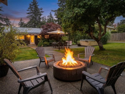 8508 Ebor Terr, North Saanich