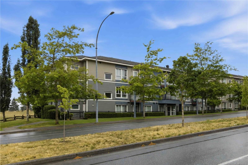 4050 Douglas St ##203, Saanich, British Columbia