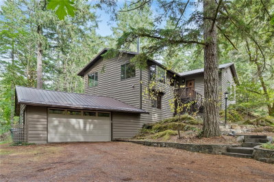 100 Viaduct Ave, Saanich