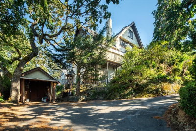 1043/1045 Belmont Ave, Victoria