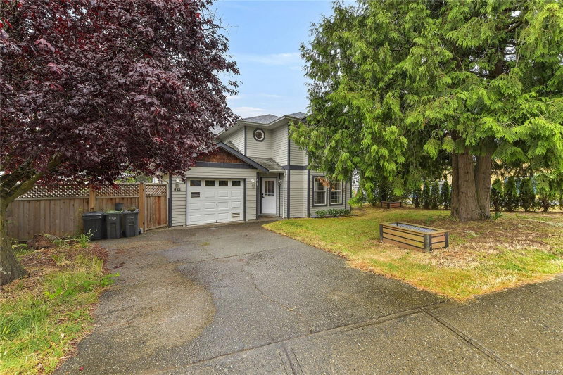 821 Lampson St, Esquimalt, British Columbia