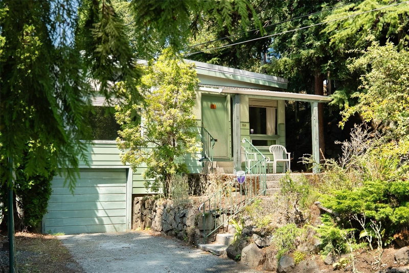 950 Dunn Ave, Saanich, British Columbia