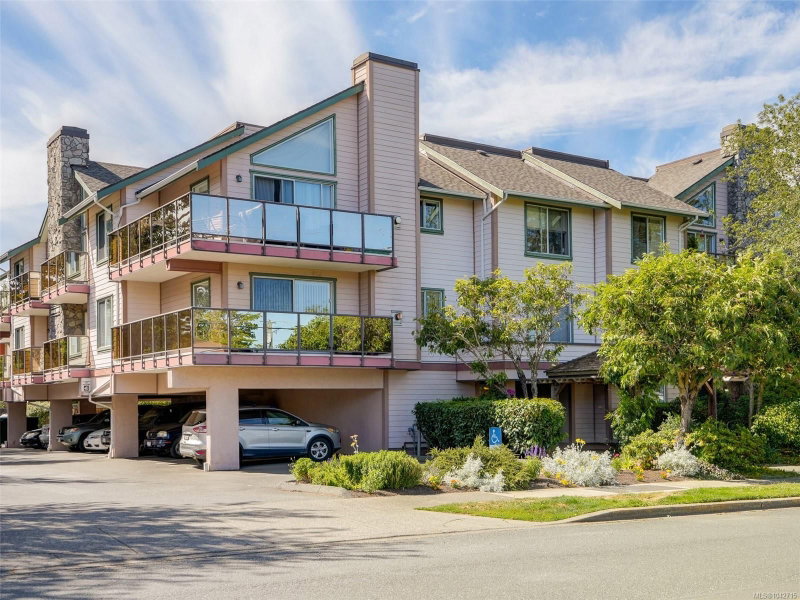 3724 Harriet Rd ##101, Saanich, British Columbia