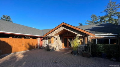 986 Seapearl Pl, Saanich