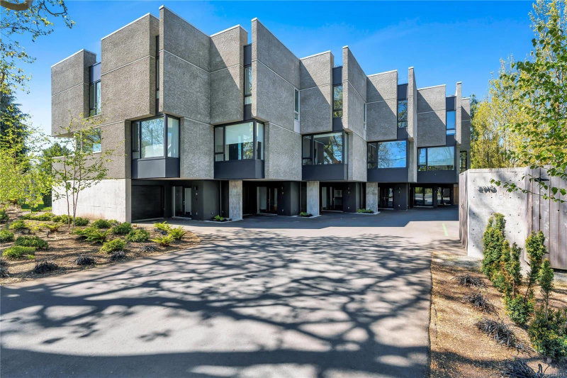 2910 Shelbourne St ##2, Victoria, British Columbia