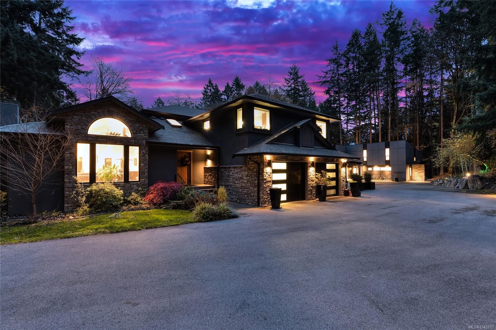 851 Sayward Rd
