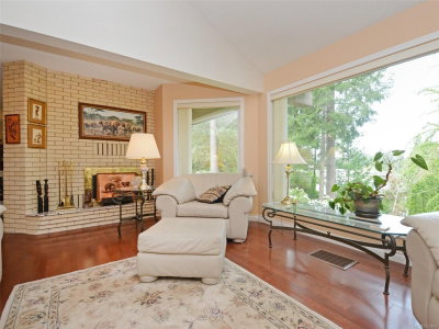 1055 Thistlewood Dr, Saanich