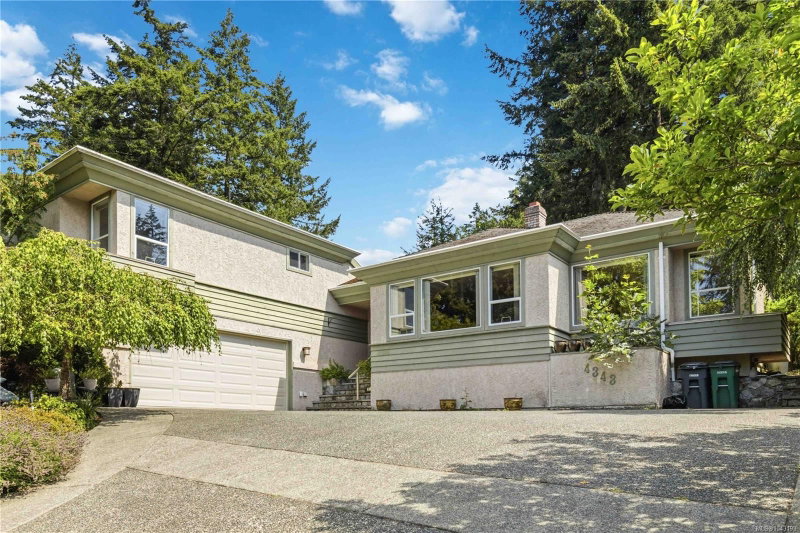 4343 Emily Carr Dr, Saanich, British Columbia