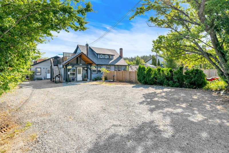 740 Newbury St, Saanich, British Columbia