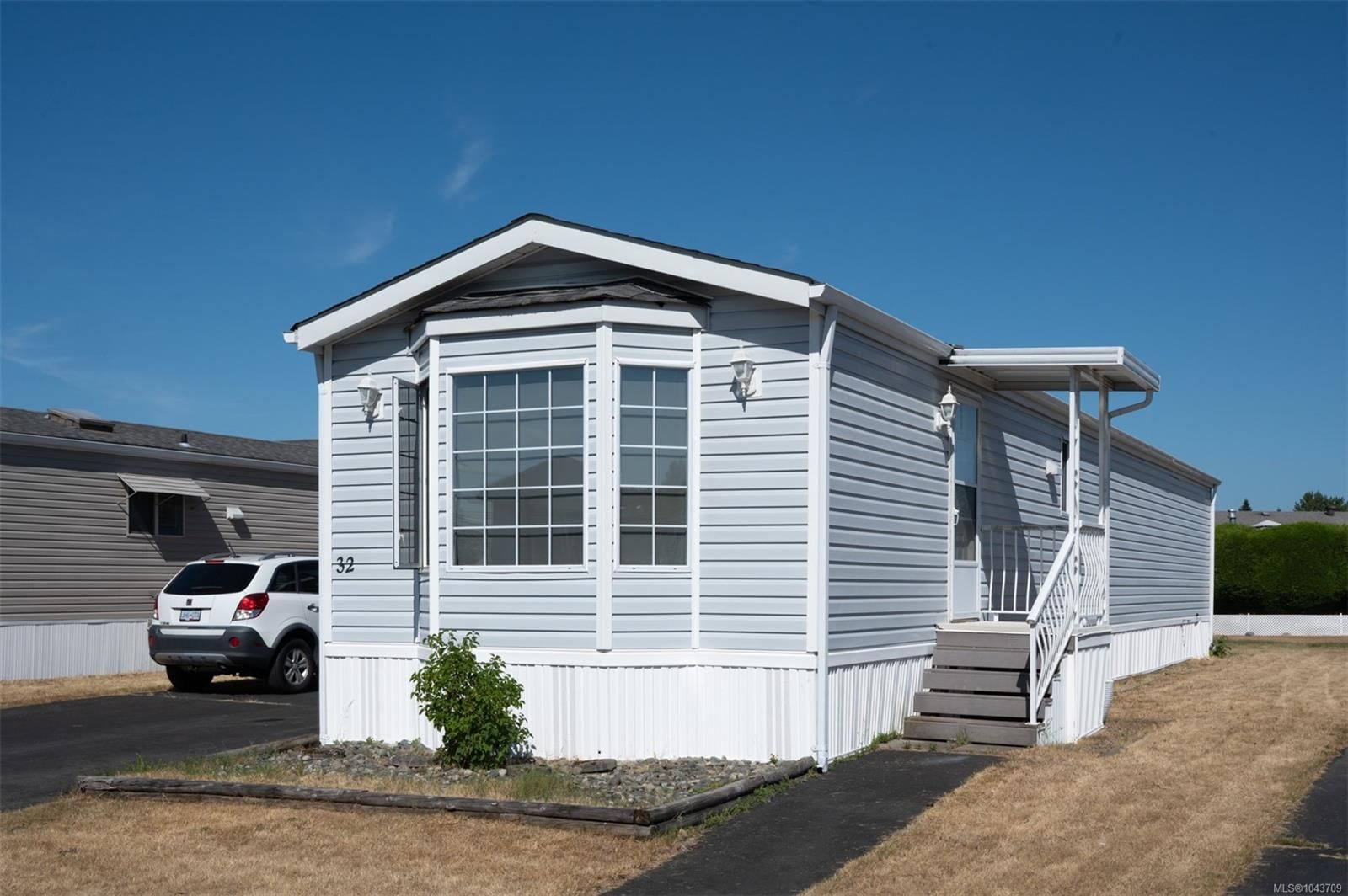 #32 450 Stanford Ave