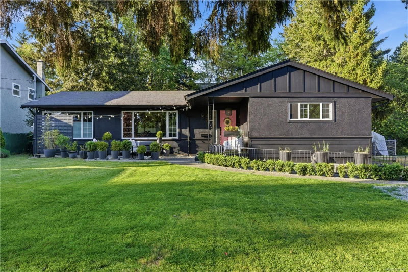 560 Kay St, Saanich, British Columbia