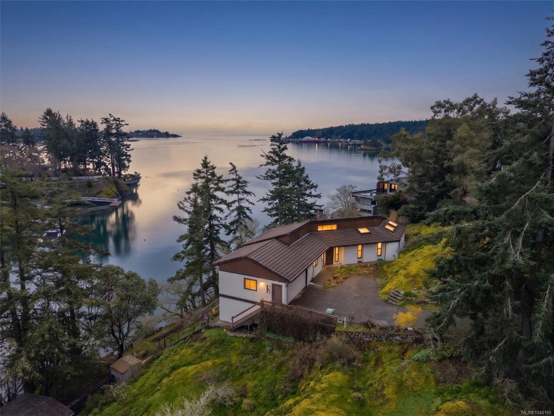 312 Bessborough Ave, View Royal, British Columbia