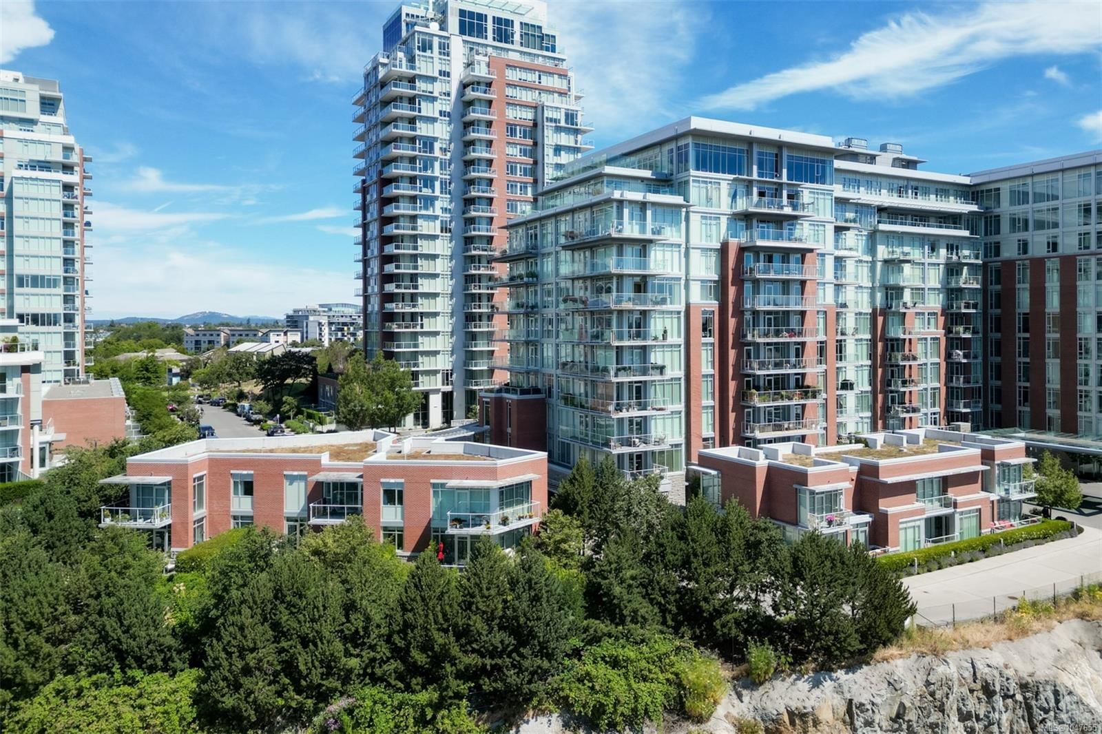 #TH5 – 100 Saghalie Ave, Victoria