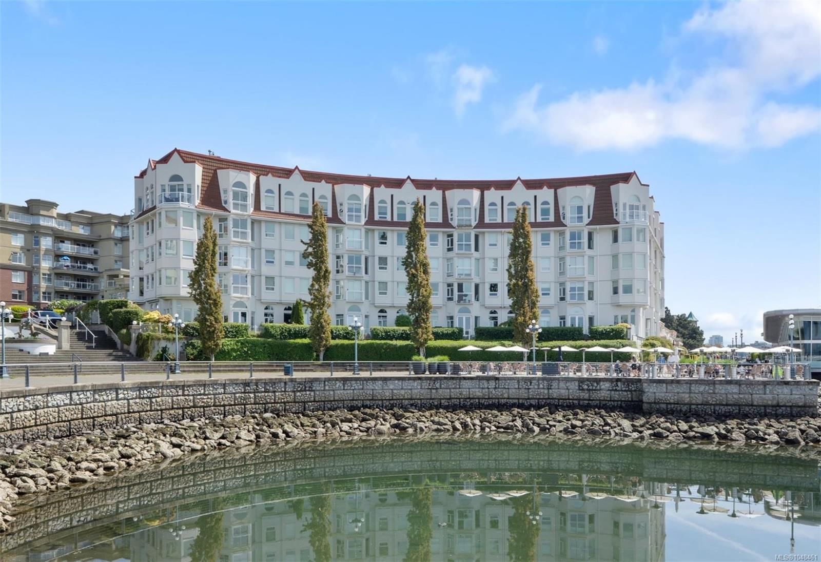 #318 – 10 Paul Kane Pl, Victoria