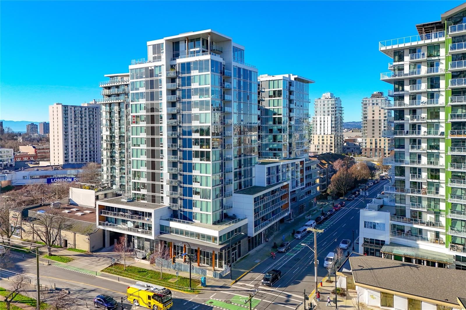 #205 – 989 Johnson St, Victoria