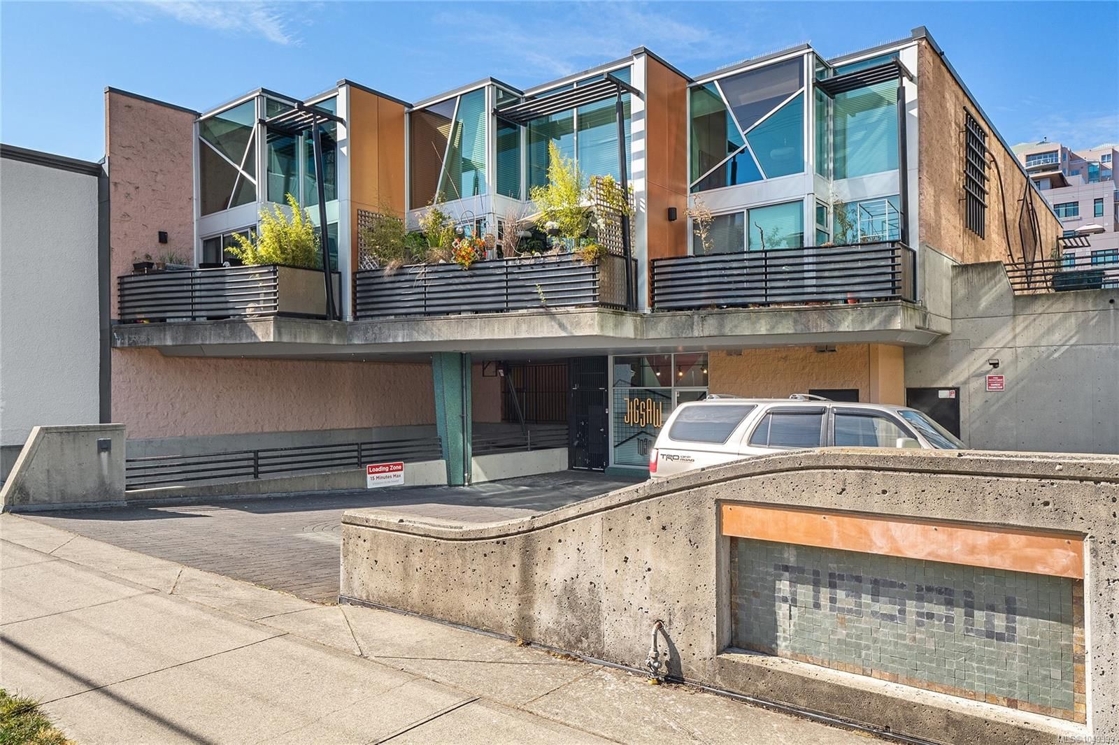 #206 – 1030 Meares St, Victoria
