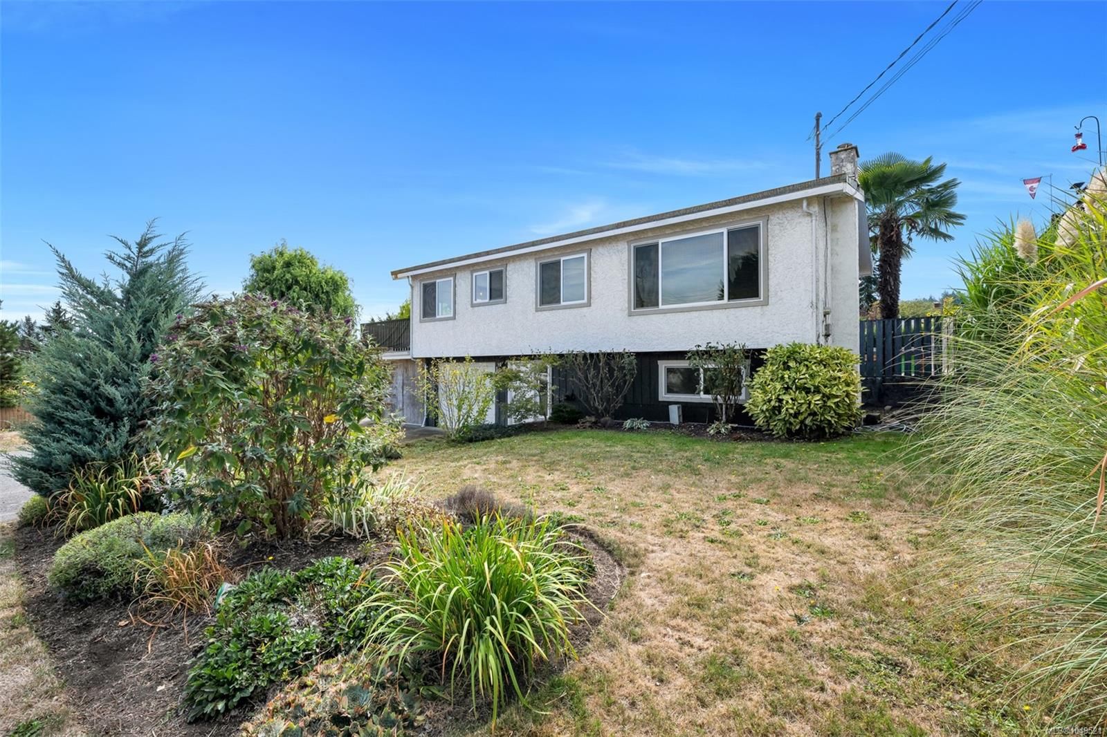 1582 Robert St