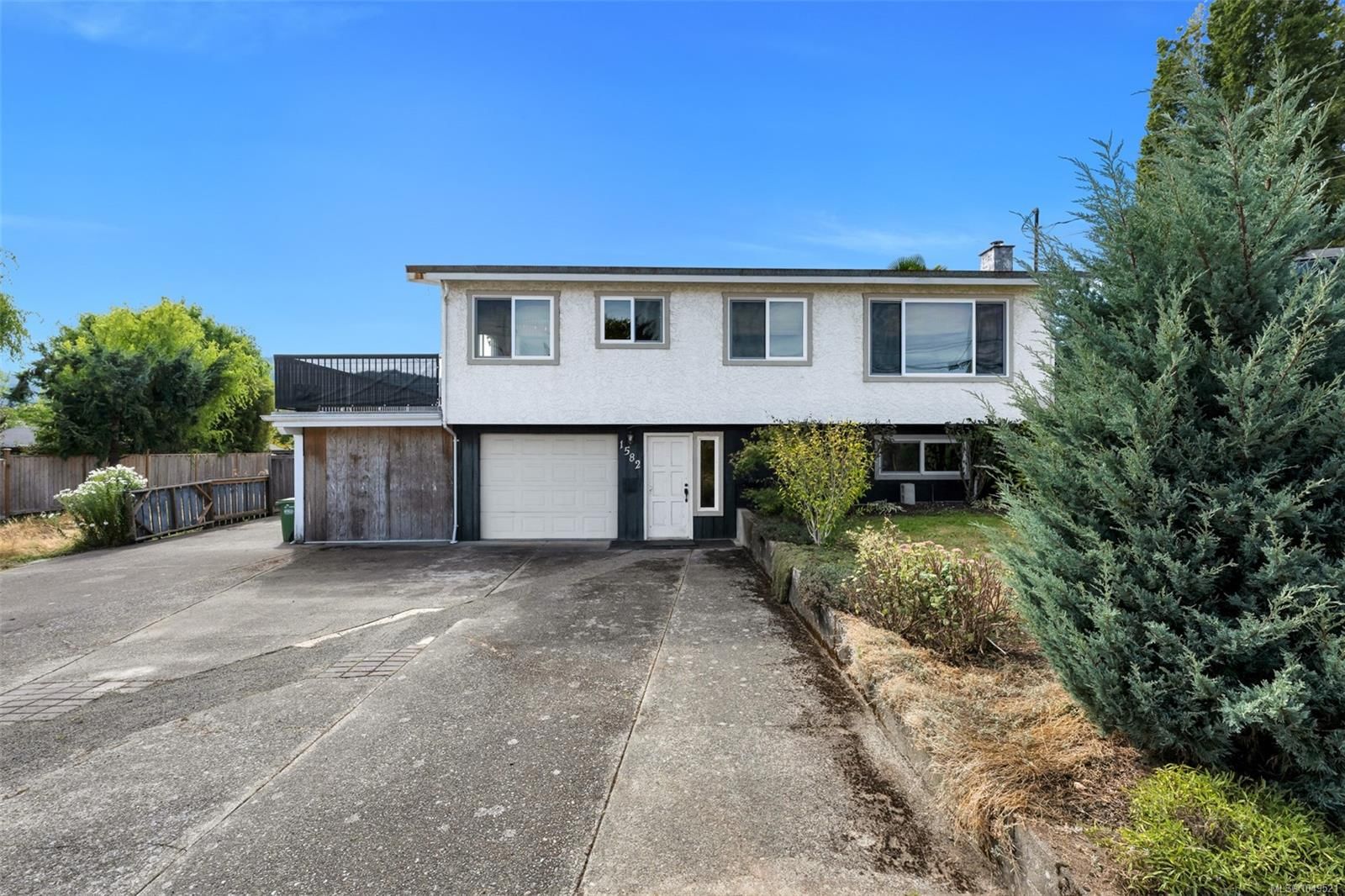 1582 Robert St property photo