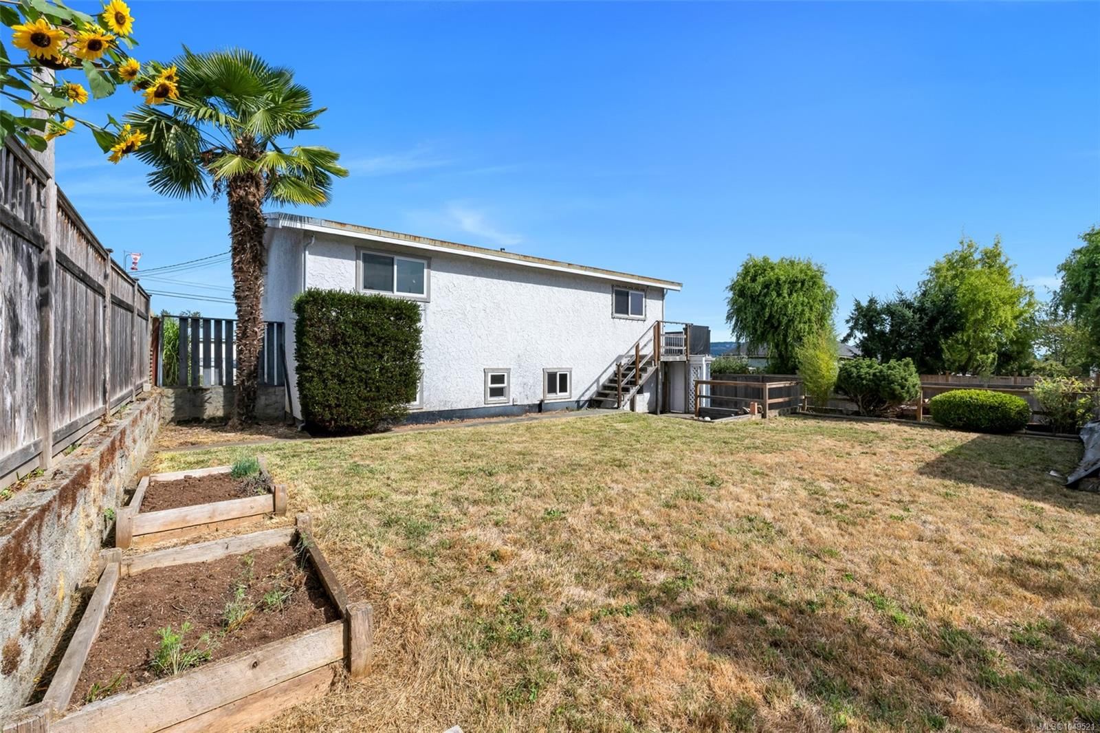 1582 Robert St property photo
