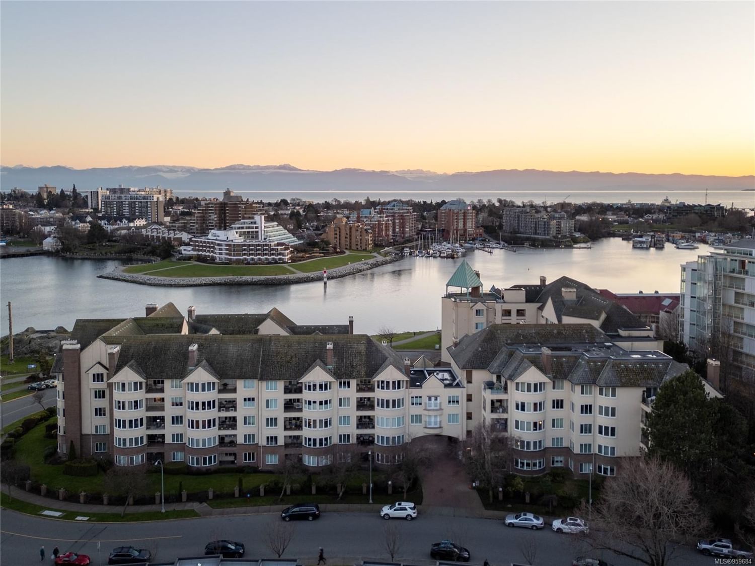 210 – 50 Songhees Rd, Victoria