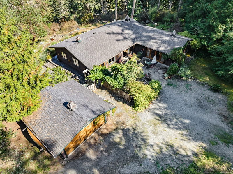 141 Amblewood Dr, Salt Spring, British Columbia (MLS 975243)